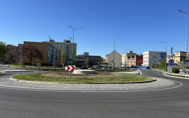 Oprava mostu v Jaroměři se opět protahuje. Hotovo má být nejdříve v červnu