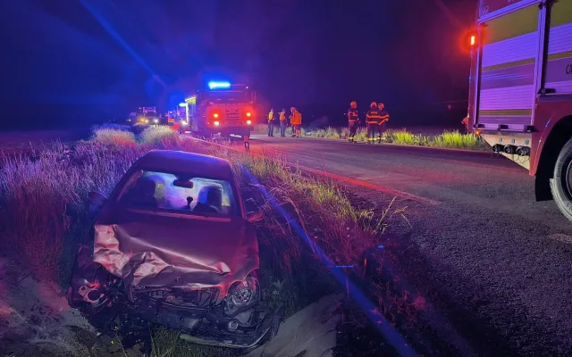 Večerní nehoda u Předměřic zablokovala tah na Jaroměř, čtyři lidé skončili v péči lékařů