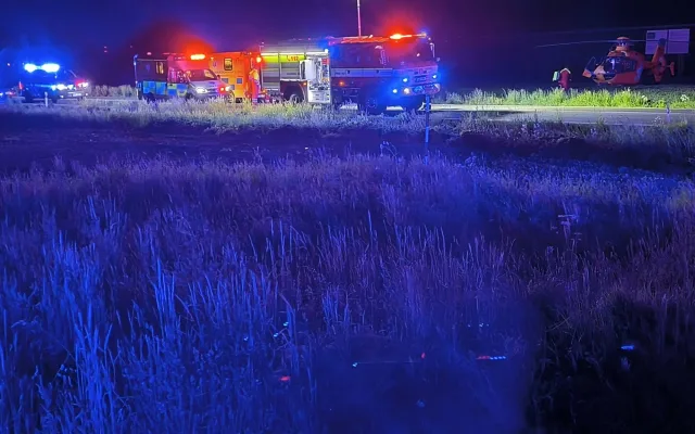 Večerní nehoda u Předměřic zablokovala tah na Jaroměř, čtyři lidé skončili v péči lékařů