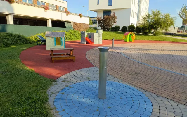 Slunná loučka v Hradci už hlásí otevřeno. Novinkou je nové pískoviště a trampolíny