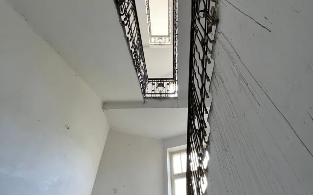 FOTO: Hradec promění problémový dům. Vznikne osm nových městských bytů