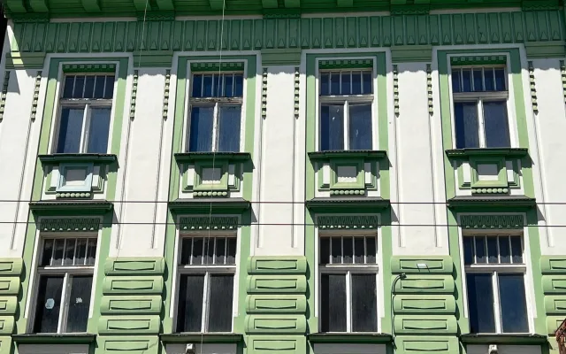 FOTO: Hradec promění problémový dům. Vznikne osm nových městských bytů