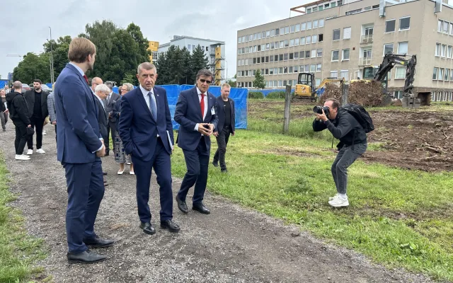 V Hradci začala stavba infekčního pavilonu za miliardu. Součástí bude i parkovací dům
