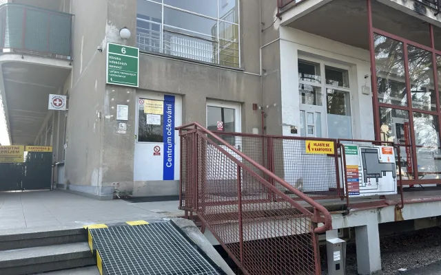 V Hradci začala stavba infekčního pavilonu za miliardu. Součástí bude i parkovací dům