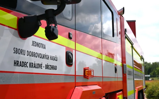 FOTO: Březhradští hasiči mají novou stříkačku, chrlí tři tisíce litrů vody za minutu