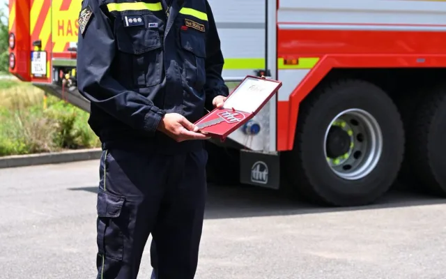 FOTO: Březhradští hasiči mají novou stříkačku, chrlí tři tisíce litrů vody za minutu