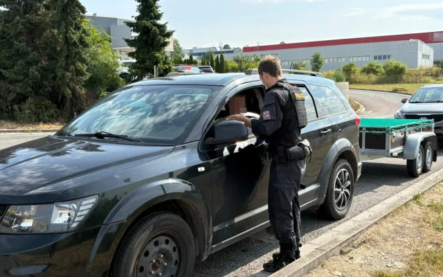 Policie na Náchodsku zkontrolovala přes 200 aut. Přestupky odhalila u většiny řidičů
