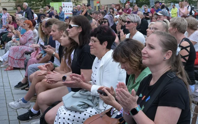 Do Hronova míří tisíce lidí. Festival nabídne téměř 150 představení i koncerty zdarma
