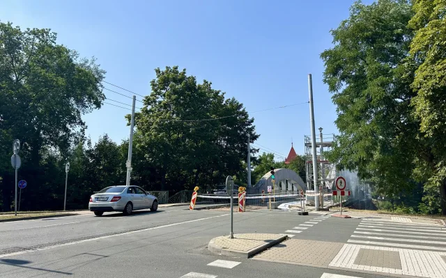 Řidiče trápí rozkopaný Hradec. Kdy bude hotovo?