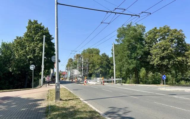 Řidiče trápí rozkopaný Hradec. Kdy bude hotovo?