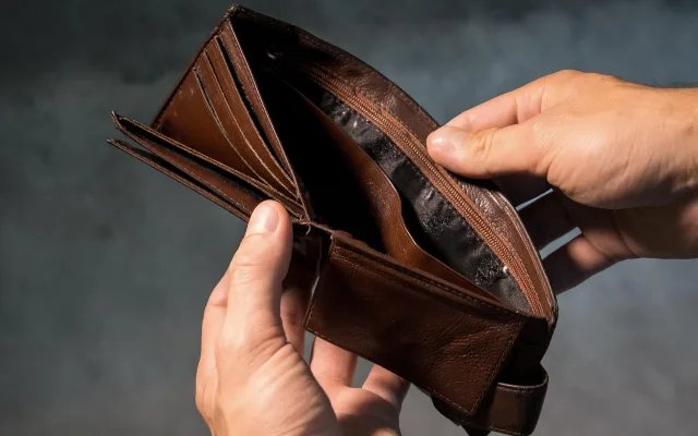 Mladí Češi mají finance pod kontrolou. Přesto jim chybí peníze na zážitky