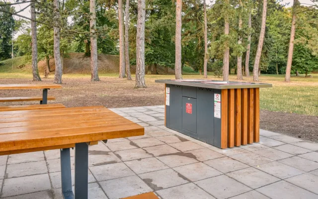 Šimkovy sady mají elektrický gril s rezervací online. Hodina přijde na stovku