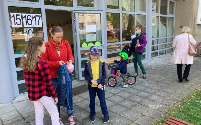 VOLBY 2021: Volební místnosti v ZŠ SNP v Hradci Králové