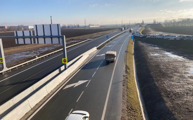 Nová část dálnice D11 z Hradce Králové do Jaroměře