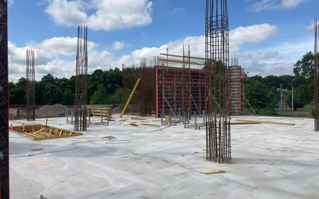 Rozestavěný fotbalový stadion v Hradci Králové