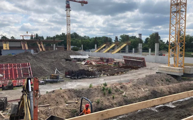Rozestavěný fotbalový stadion v Hradci Králové