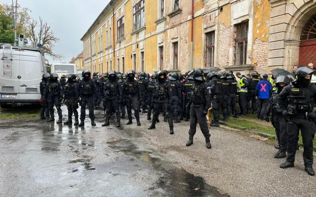 GALERIE: Policejní cvičení antikonfliktního týmu v Josefově