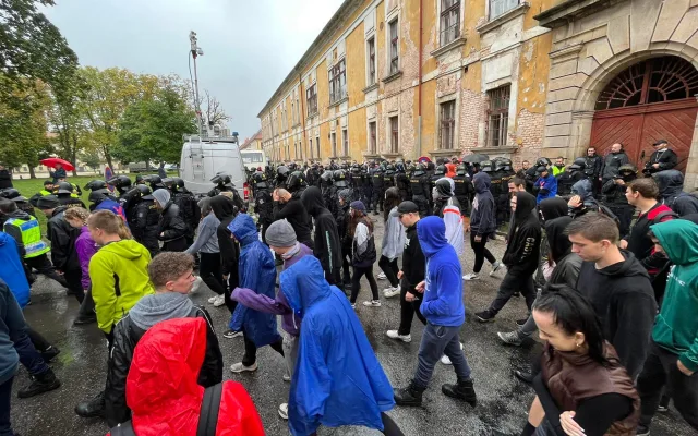 GALERIE: Policejní cvičení antikonfliktního týmu v Josefově