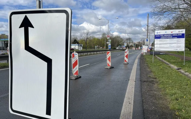GALERIE: Dopravní omezení při přestavbě hradecké Milety