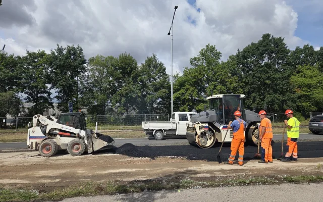 Oprava Gočárova okruhu pokračuje podle plánu. Hotovo má být v říjnu