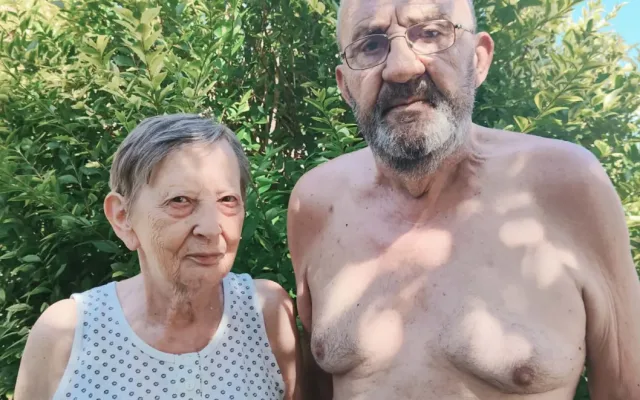 Přežili požár o vlásek. Vnuk spustil sbírku pro prarodiče