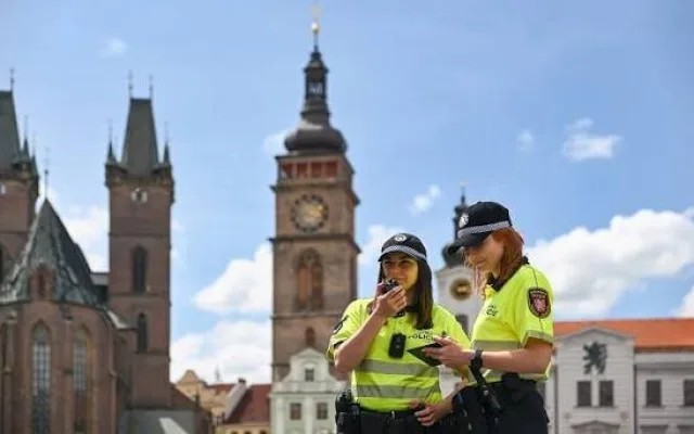 Nejdřív nanečisto, pak do školy. Hradečtí strážníci radí rodičům