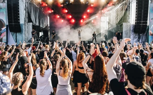 Jičín a Náchod pohostí Festival Královéhradeckého kraje. Zazpívá zde i Csáková