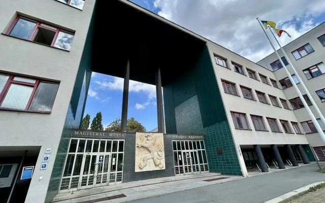 Z rekordního podvodu v Hradci Králové policie zajistila asi pět milionů