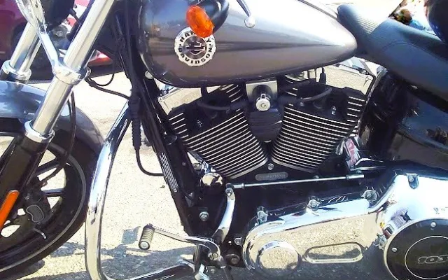 Stovky motorek dnes ovládnou noční Hradec. Kolona projede ulicemi města