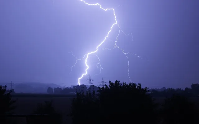 Varování meteorologů: Hradecko čekají další bouřky, přívalový déšť i kroupy