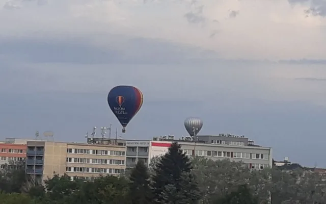 Počasí rozhodlo. Balónové nebe skončilo v polovině plánovaných letů