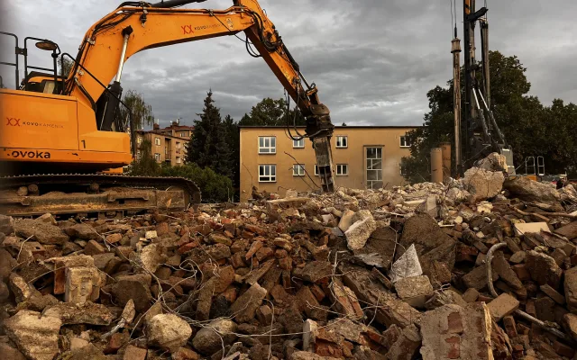 Z hromady suti na lukrativní adrese v centru Hradce vyrostou nové byty