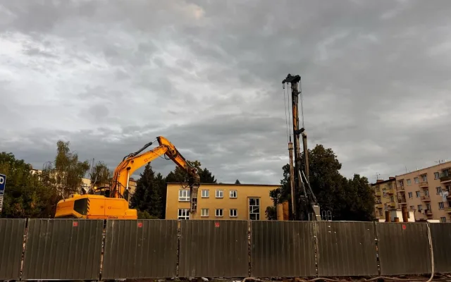 Z hromady suti na lukrativní adrese v centru Hradce vyrostou nové byty