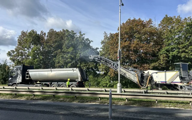 Pomalé pruhy jsou hotové. Oprava Gočárova okruhu potrvá do října