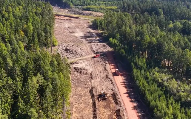VIDEO: Tudy povede D11. Dron proletěl nad celou rozestavěnou trasou