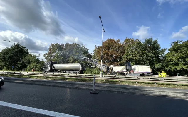 Pomalé pruhy jsou hotové. Oprava Gočárova okruhu potrvá do října