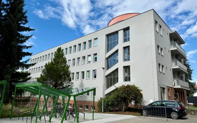 Studenti na hradecké Pospíšilově třídě mají konečně jídelnu pod nosem