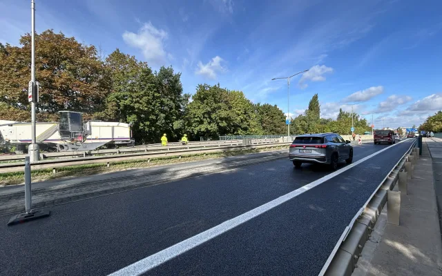 Pomalé pruhy jsou hotové. Oprava Gočárova okruhu potrvá do října