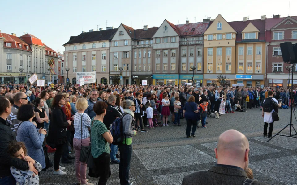 Demonstrace na Masarykově náměstí