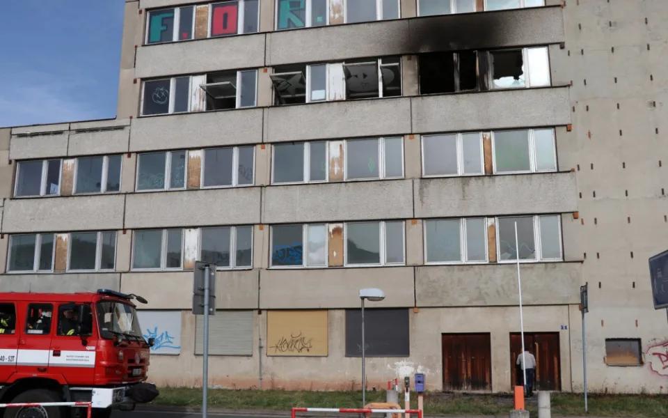 Požár ve třetím patře budovy v ulici Akademika Bedrny