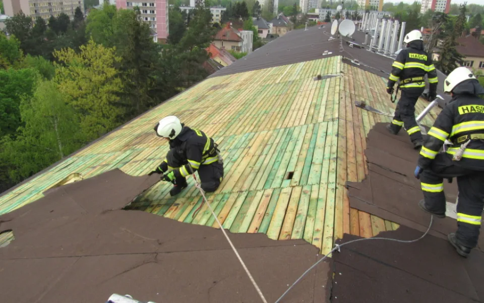 Střecha v Písečné ulici
