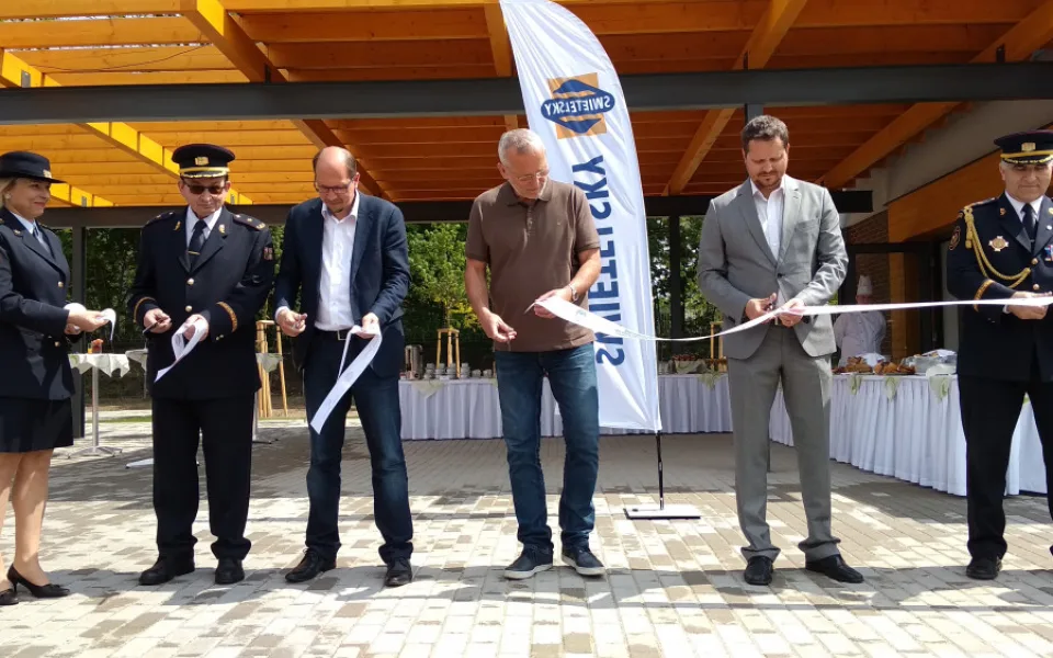 Slavnostní přestřižení pásky