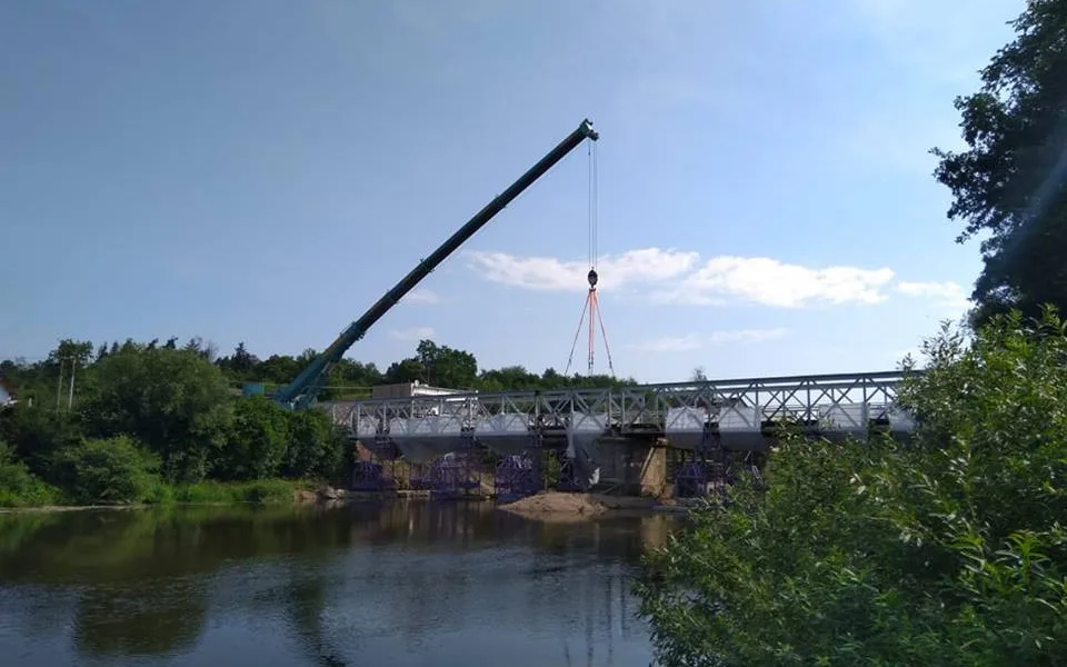 Bourání mostu ve Svinarech