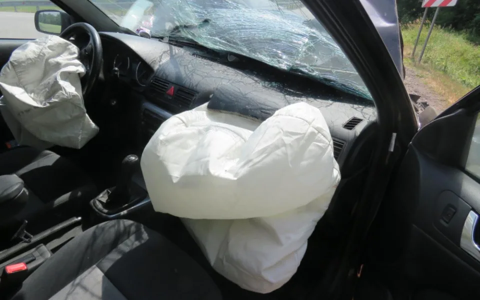 "Vybouchané" airbagy po nehodě