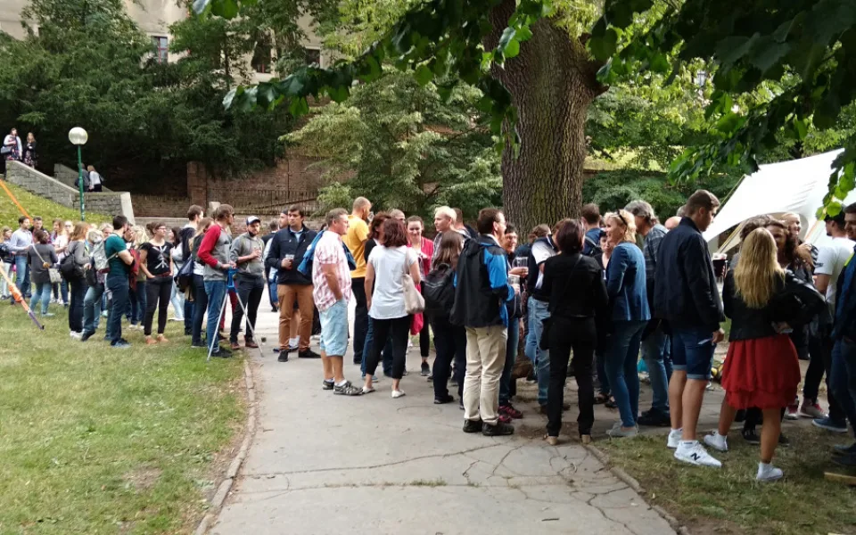 Fronta na divadelní představení na OAP 2018