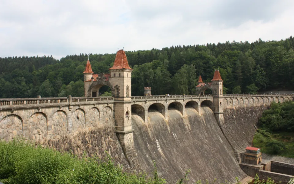 Les Království