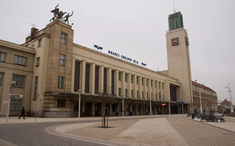 Hradecké vlakové nádraží
