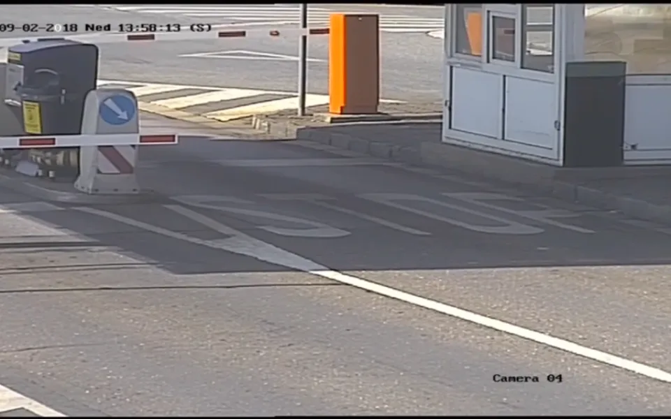 Závora u hradecké nemocnice