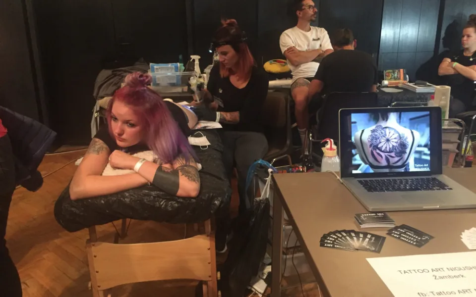 Tradiční festival Tattoo Event přilákal do Hradce desítky tatérů