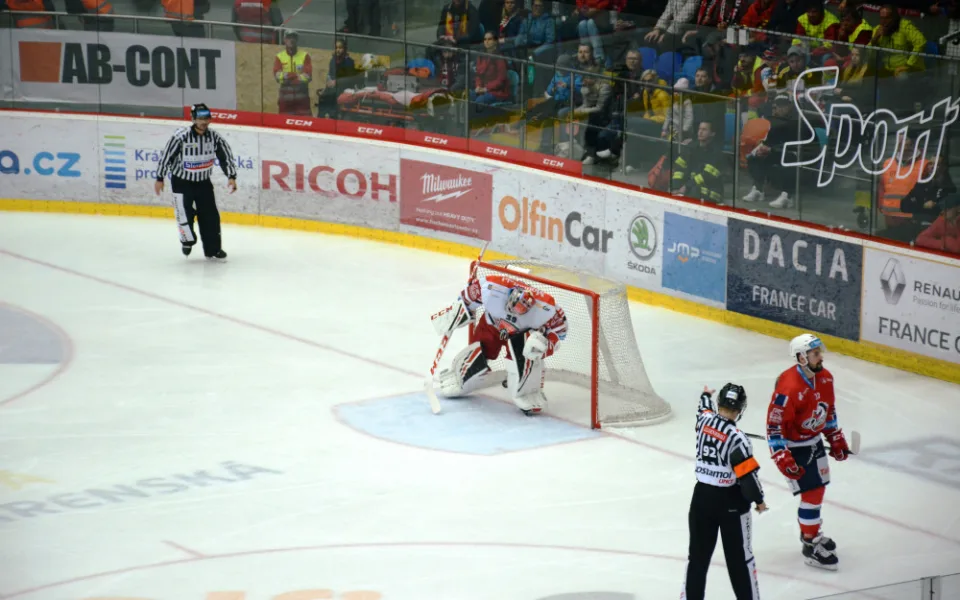 Derby ovládly Pardubice, Hradec doma v letošní sezóně poprvé padl